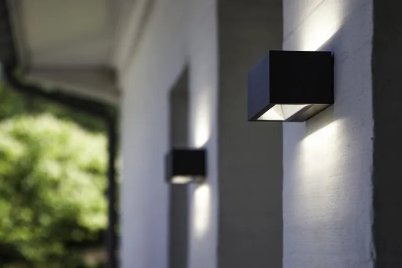 Gemini - Wandlamp voor buiten - Up & Down lichtbundel - Aluminium - 10.5W - 700 Lumen - 3000K warm wit licht fra Lutec i Mørkegrå – produktbillede