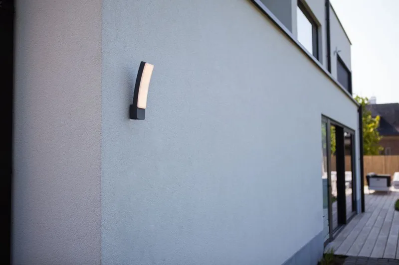 Kira - Gebogen wandlamp voor buiten - Aluminium armatuur - LED - 1100 Lumen - 17.3W - 4000K wit licht - Donkergrijs von Lutec in Grau – Produktfoto