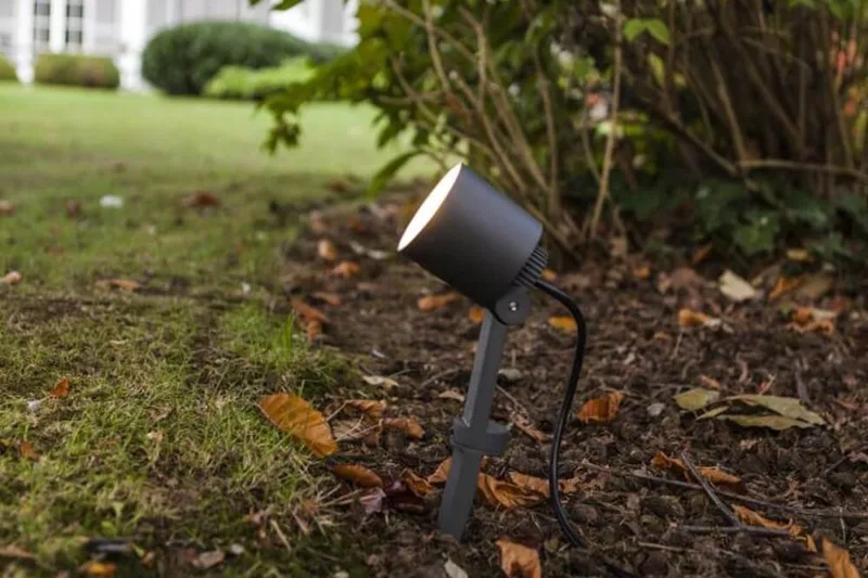 TUINSPOT EXPLORER 43CM 5.3W 300LM fra Lutec i Mørkegrå – produktbillede