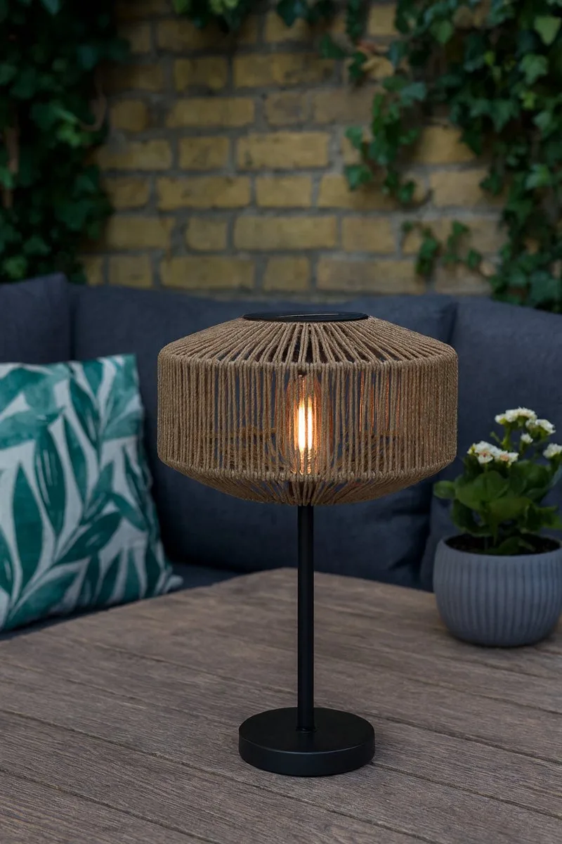 Solar 1x Granada rattan effect table lamp, 150LM, 1xPDQ fra Luxform i Sort – produktbillede