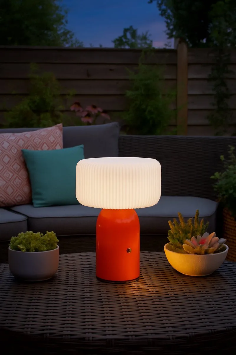 USB 1x Nazaré table lamp, 80LM, 1xPDQ von Luxform in Orange – Produktfoto