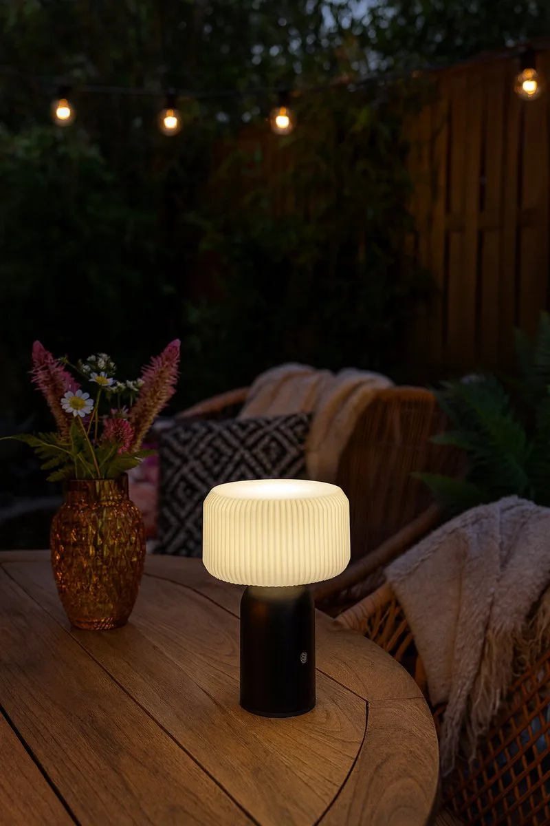 USB 1x Nazaré table lamp, 80LM, 1xPDQ van Luxform in Zwart – productfoto