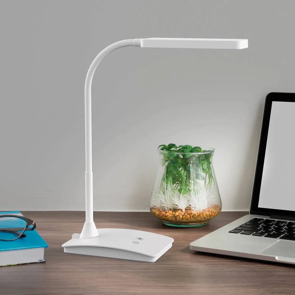 Lampe de bureau LED MAULpearly, 38 cm, dimmable, CCT de Maul en Blanc – photo produit