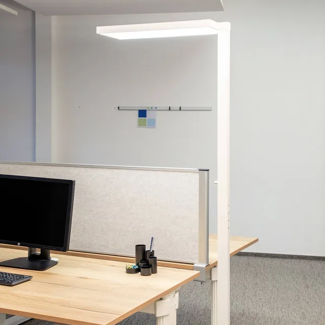 LED kantoor vloerlamp MAULjura, aluminium, 196,5 cm, 4000 K