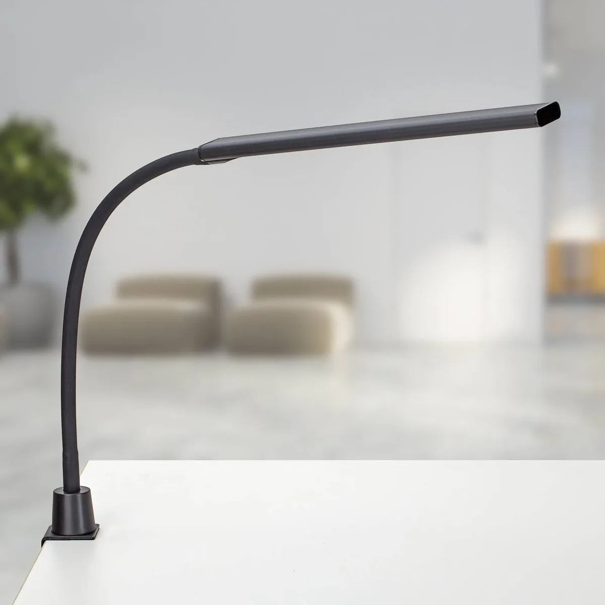 LED klemlampe MAULpirro, 37 cm, dæmpbar fra Maul i Sort – produktbillede