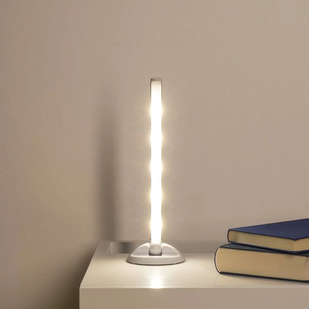 Batterijbediende LED Lightstick, 2-stappen-dimmer fra Müller-Licht i Sølv, Hvid – produktbillede