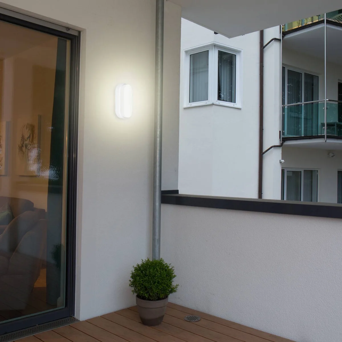 Bulkhead - ovale LED-Deckenleuchte von Müller-Licht in Weiß – Produktfoto
