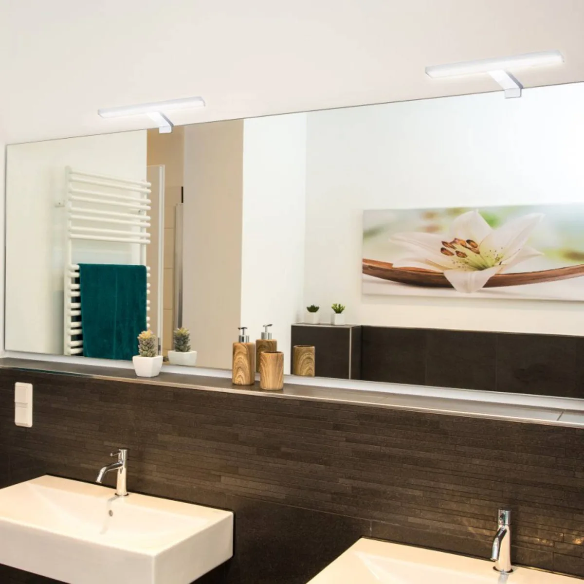 Flexibele wandlamp Mirror Light Flex 30 cm fra Müller-Licht i Krom, Hvid – produktbillede