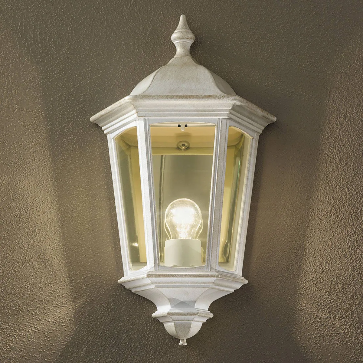 Buitenwandlamp Puchberg, direct, wit-goud van Orion in Wit-goud, Rookgrijs – productfoto