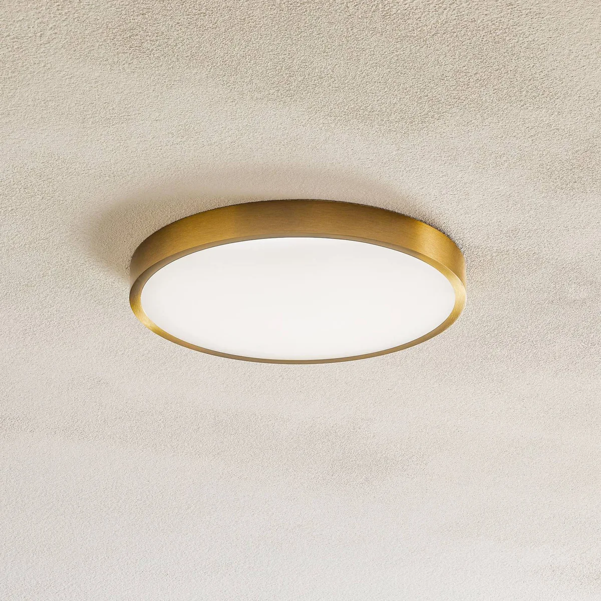 LED-Deckenleuchte Bully mit Patina-Optik, Ø 24 cm von Orion in Antiek messing, Weiß – Produktfoto