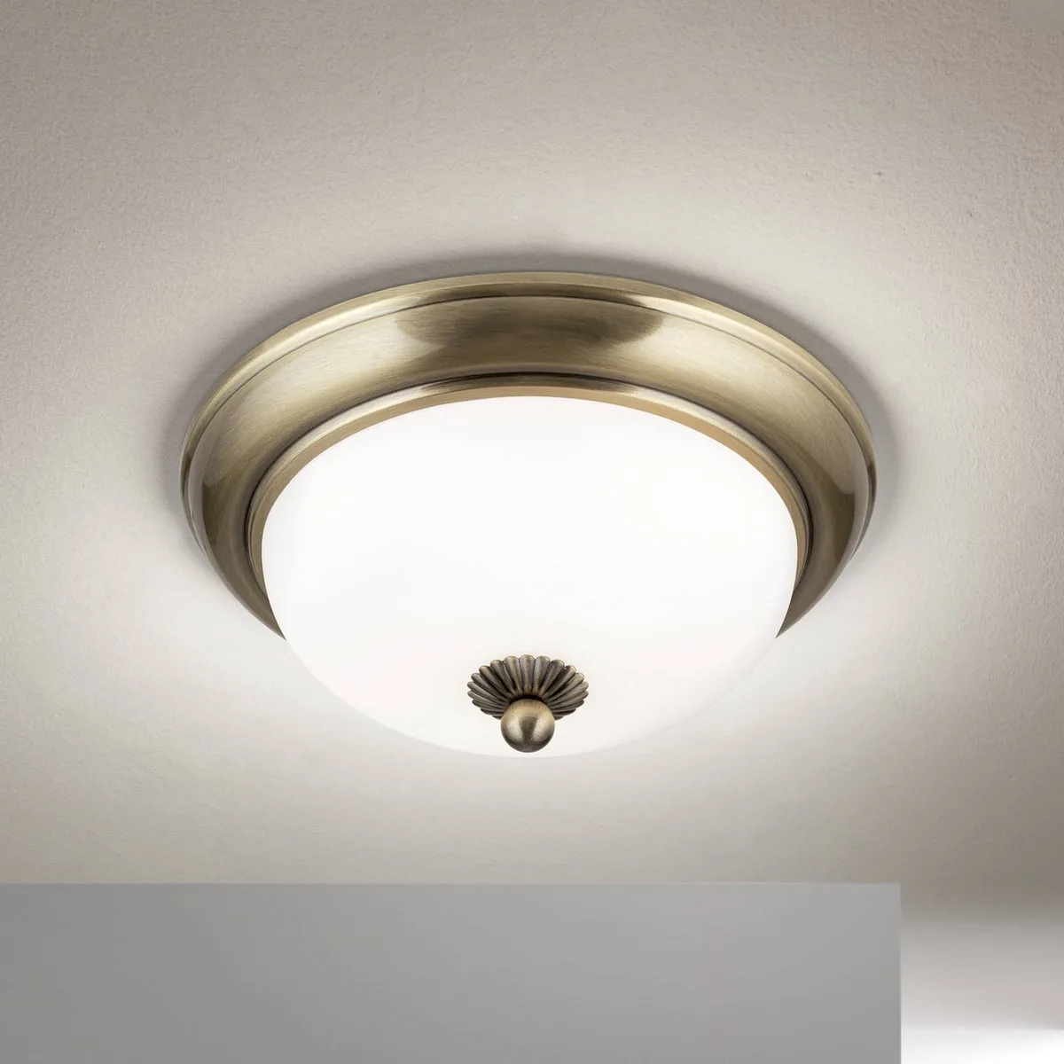 Empire plafondlamp, Ø 26,5 cm, antiek messing, mat opaalglas van Orion in Antiek messing, Opaal mat – productfoto