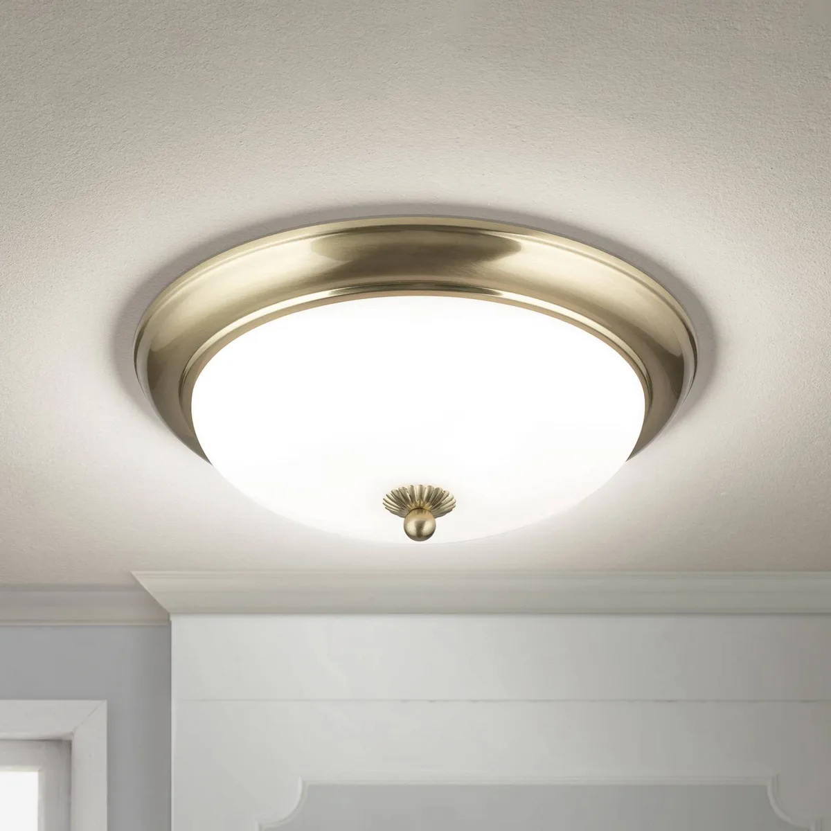 Empire plafondlamp, Ø 35,5 cm, messing, mat opaalglas von Orion in Messing, Opaal mat – Produktfoto