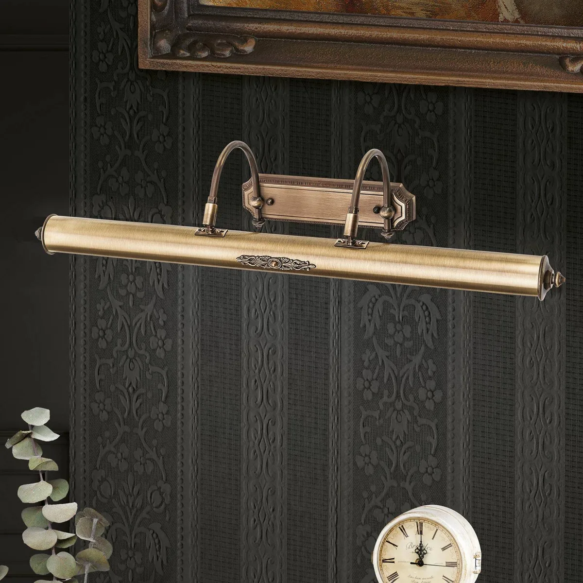 Gustav schilderij verlichting in 75 cm van Orion in Antiek messing – productfoto