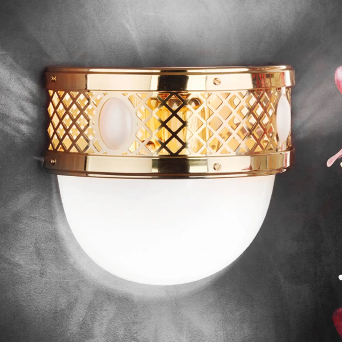 Halfronde wandlamp ALT WIEN, messing van Orion in Glanzend messing, Wit – productfoto