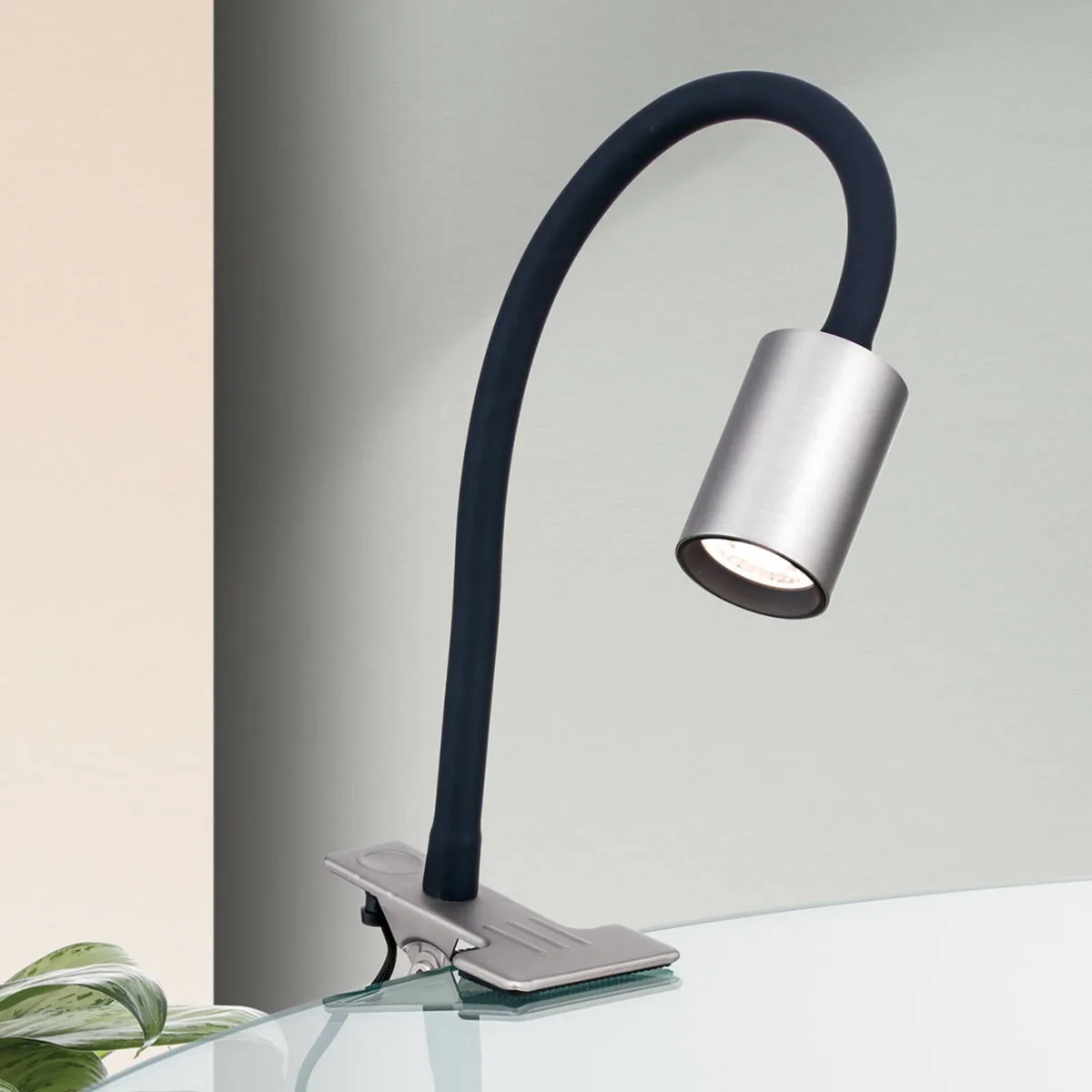 LED klemlamp Kurt nikkel-mat fra Orion i Mat nikkel, Sort – produktbillede