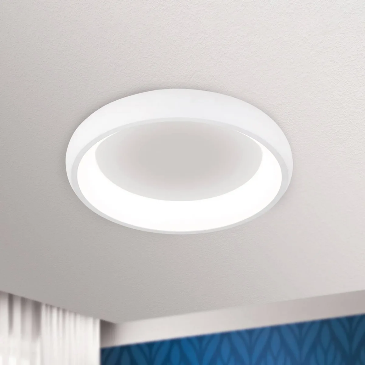 LED-loftlampe Venur, udgang til lyset indeni 41 cm fra Orion i Hvid – produktbillede