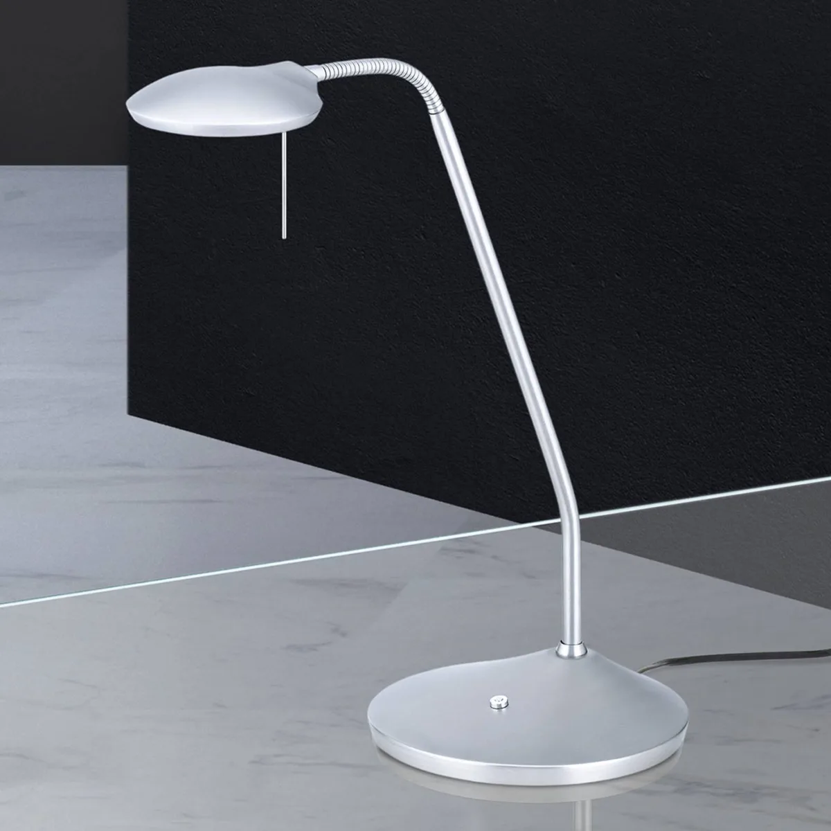 LED tafellamp Cobra, lichttemperatuur instelbaar van Orion in Mat nikkel – productfoto
