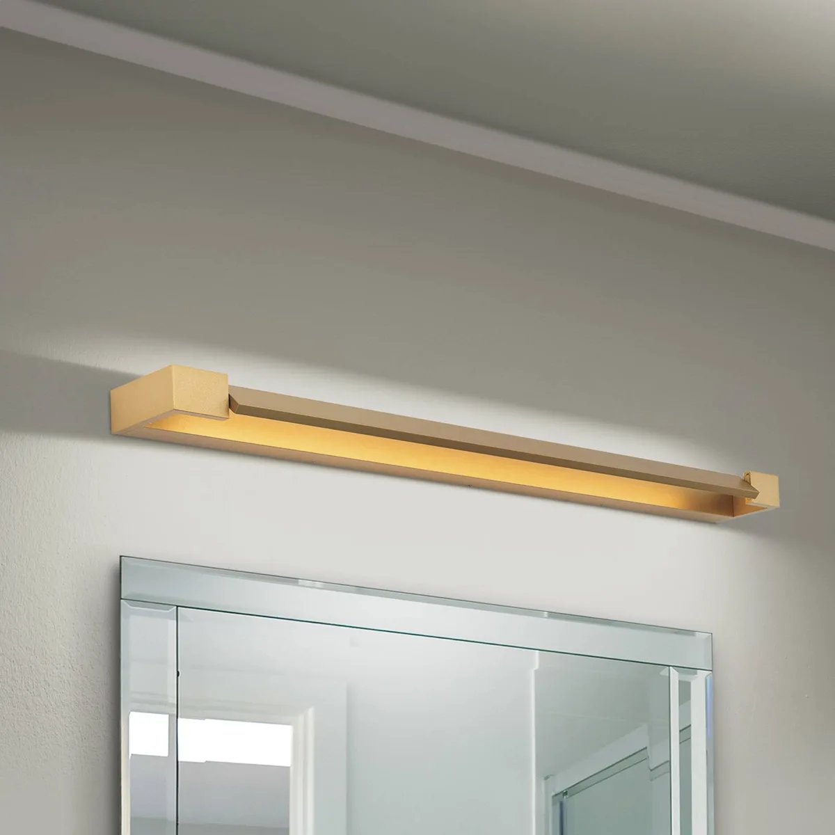 Marylin badkamer wandlamp, lengte 90 cm, goud, aluminium von Orion in Goudmat – Produktfoto