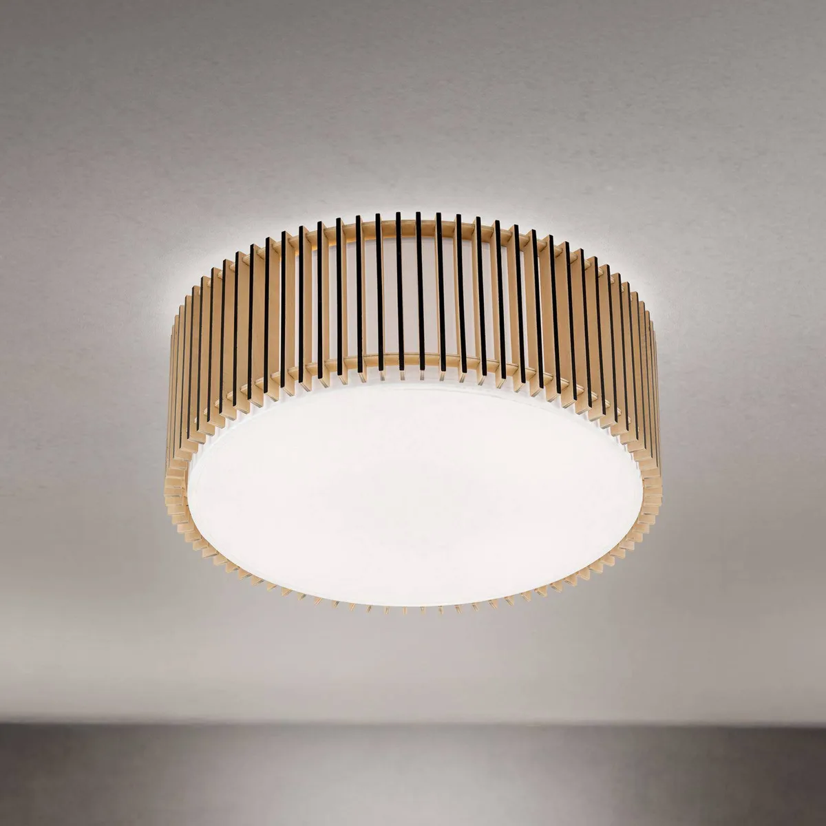 Plafondlamp Tarta, Ø 50 cm, hout, textieldiffusor, 4 x E27 van Orion in Licht hout – productfoto