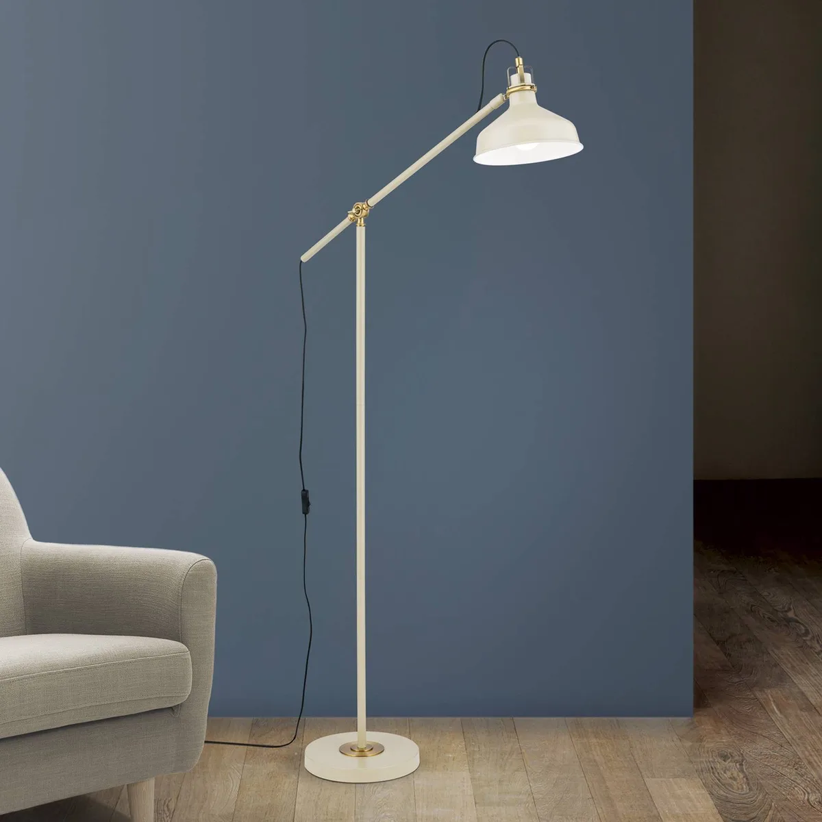 Schiller vloerlamp, kaki, metaal, 153 cm hoog, verstelbaar de Orion en Kaki, Antiek messing – photo produit
