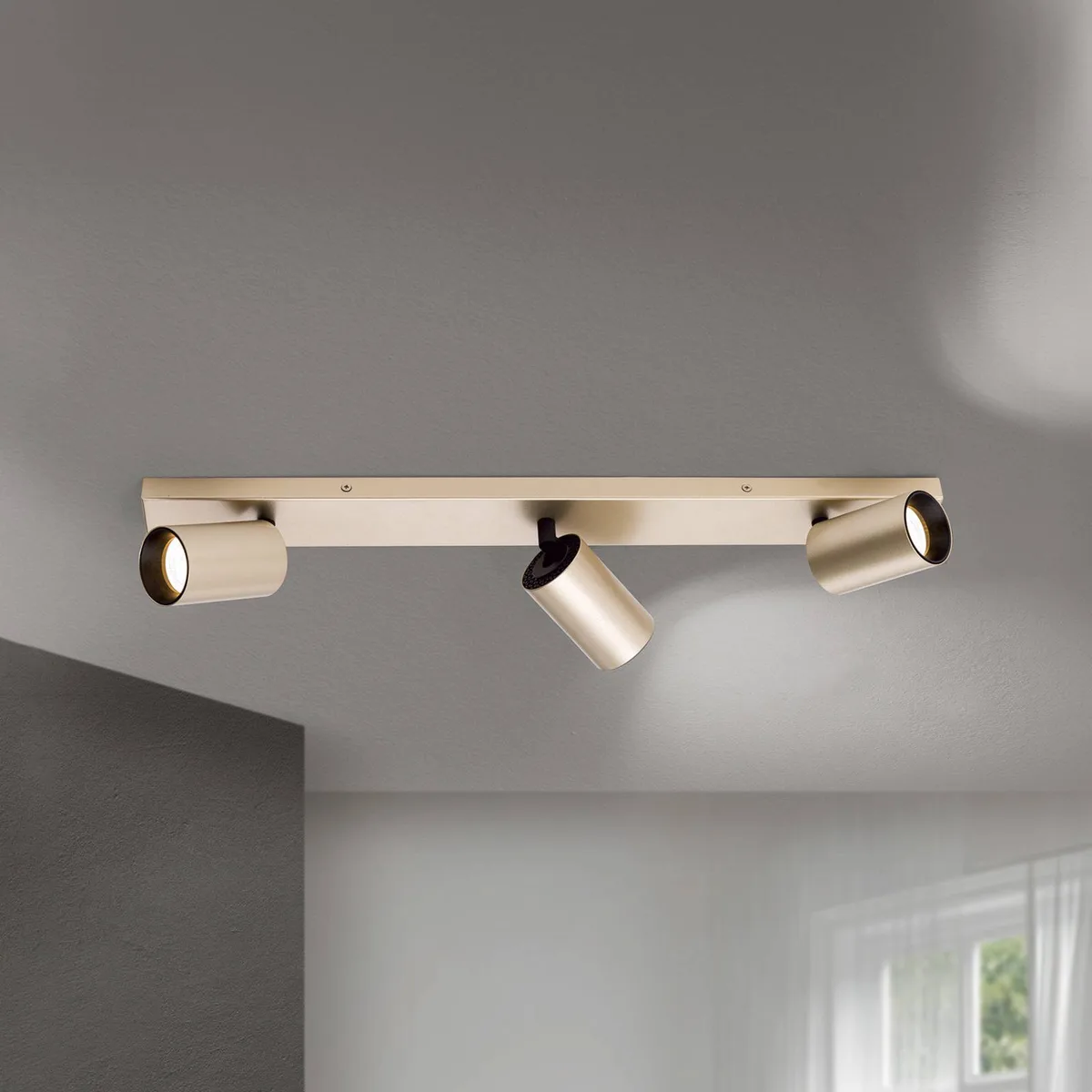 Spot Sean, 3-lamps, goudkleurig, metaal, draaibaar gemonteerd von Orion in Goudmat – Produktfoto