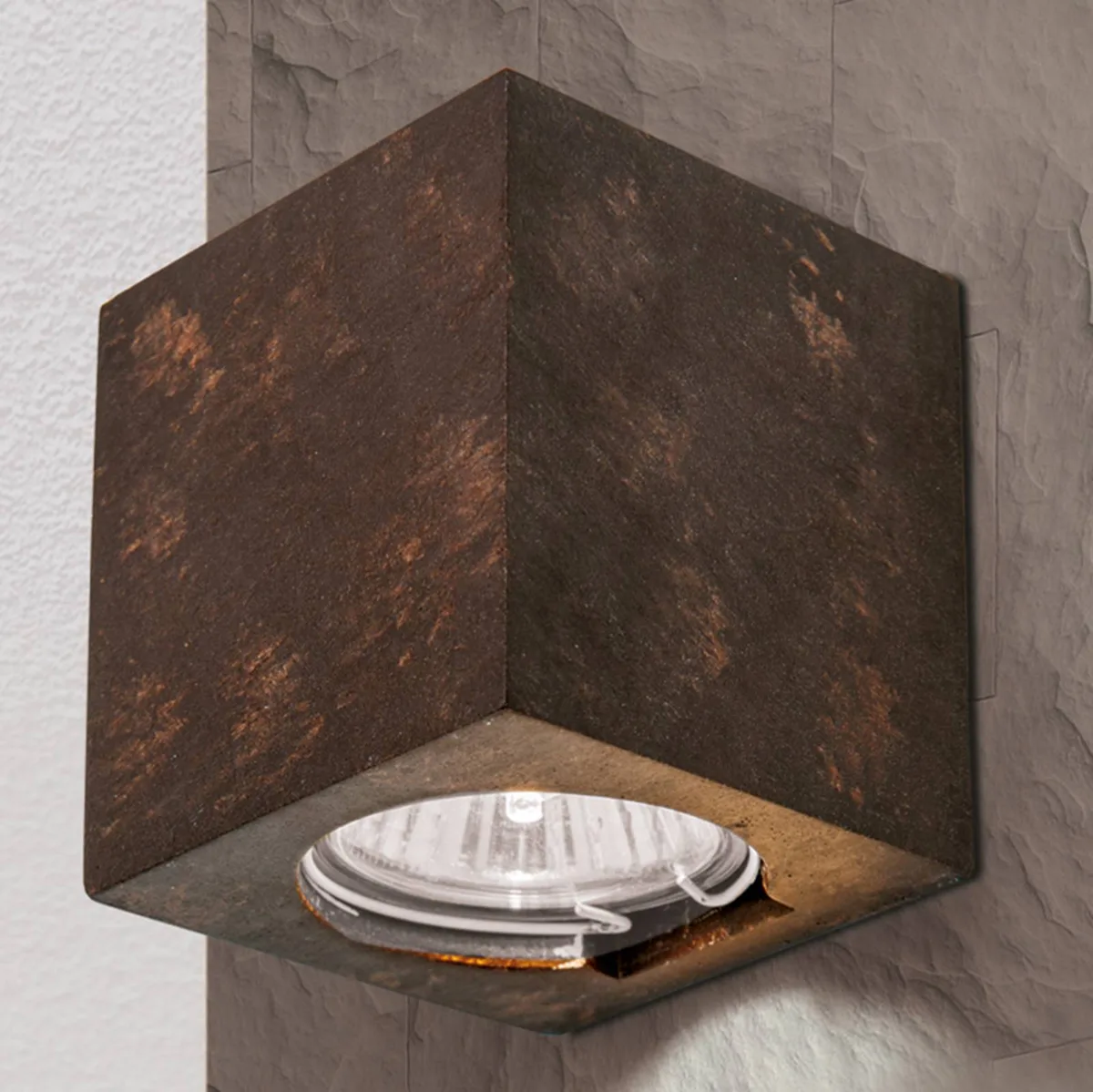 Wandlamp Cube, hoogte 7,5 cm, keramiek van Orion in Roestbruin – productfoto