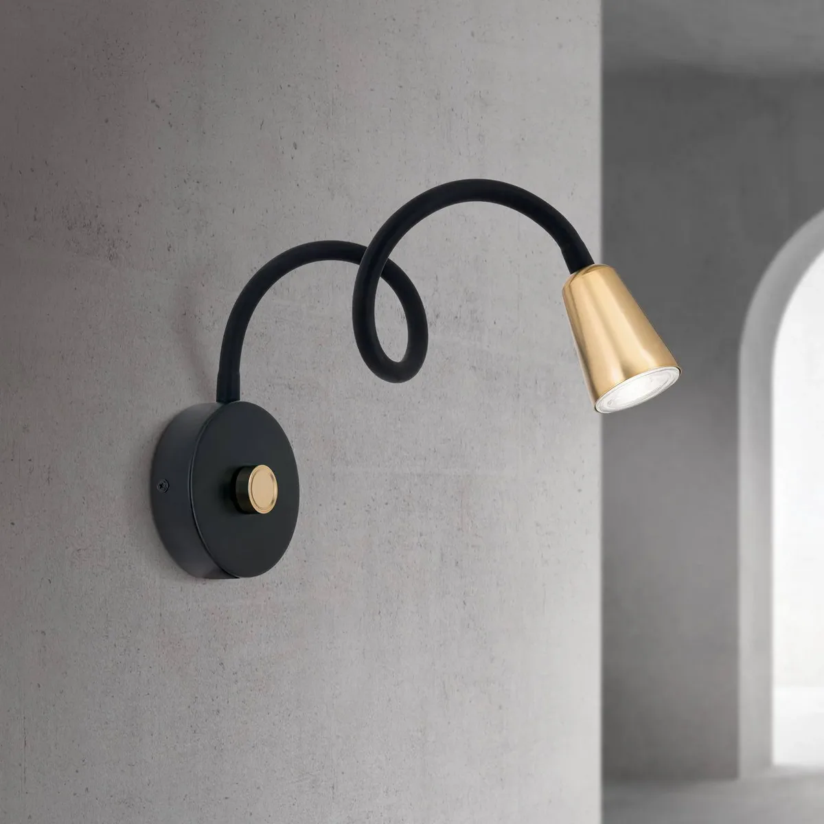 Wandlamp Dotty, messingkleurig, flexibele arm, dimmer, GU10 von Orion in Messing, Schwarz – Produktfoto