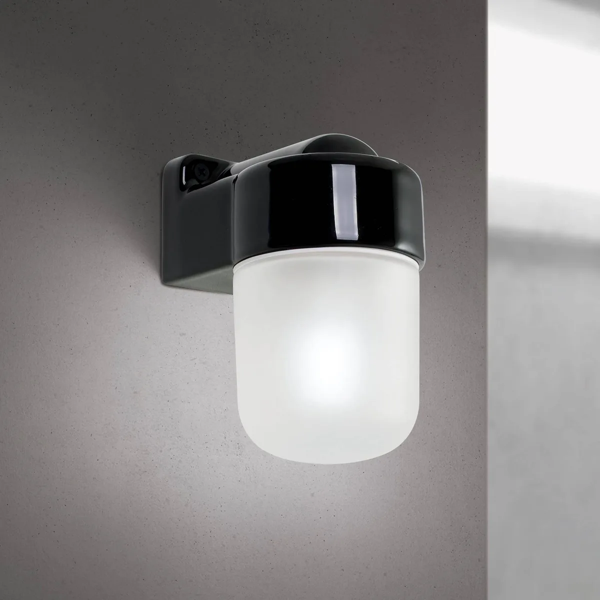 Wandlamp Ostia, zwart, keramiek, satijnglazen, E27 fra Orion i Sort, Gesatineerd – produktbillede