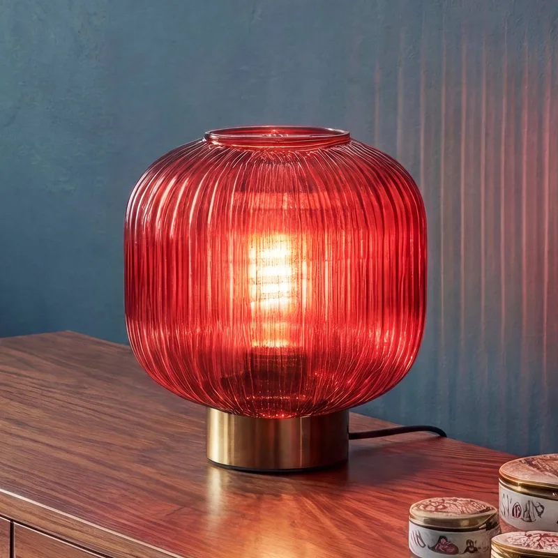 tafellamp Decor Groovie, rood, hoogte 22 cm, glas, E27 fra Osram i Rød, Messing – produktbillede