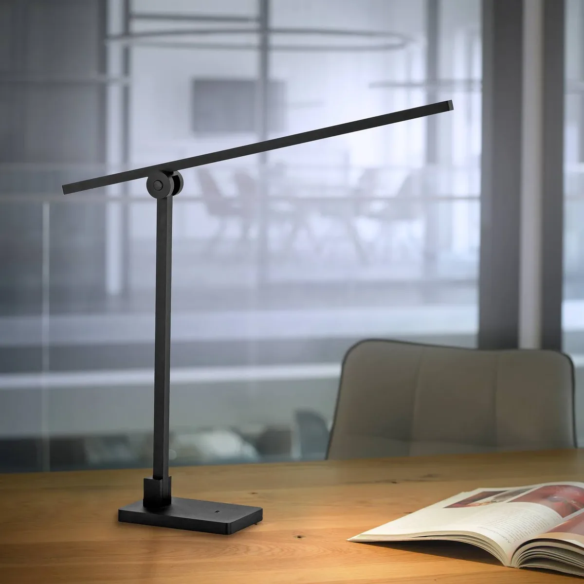 Grafo LED tafellamp met sensordimmer von Paul Neuhaus in Schwarz, Weiß – Produktfoto