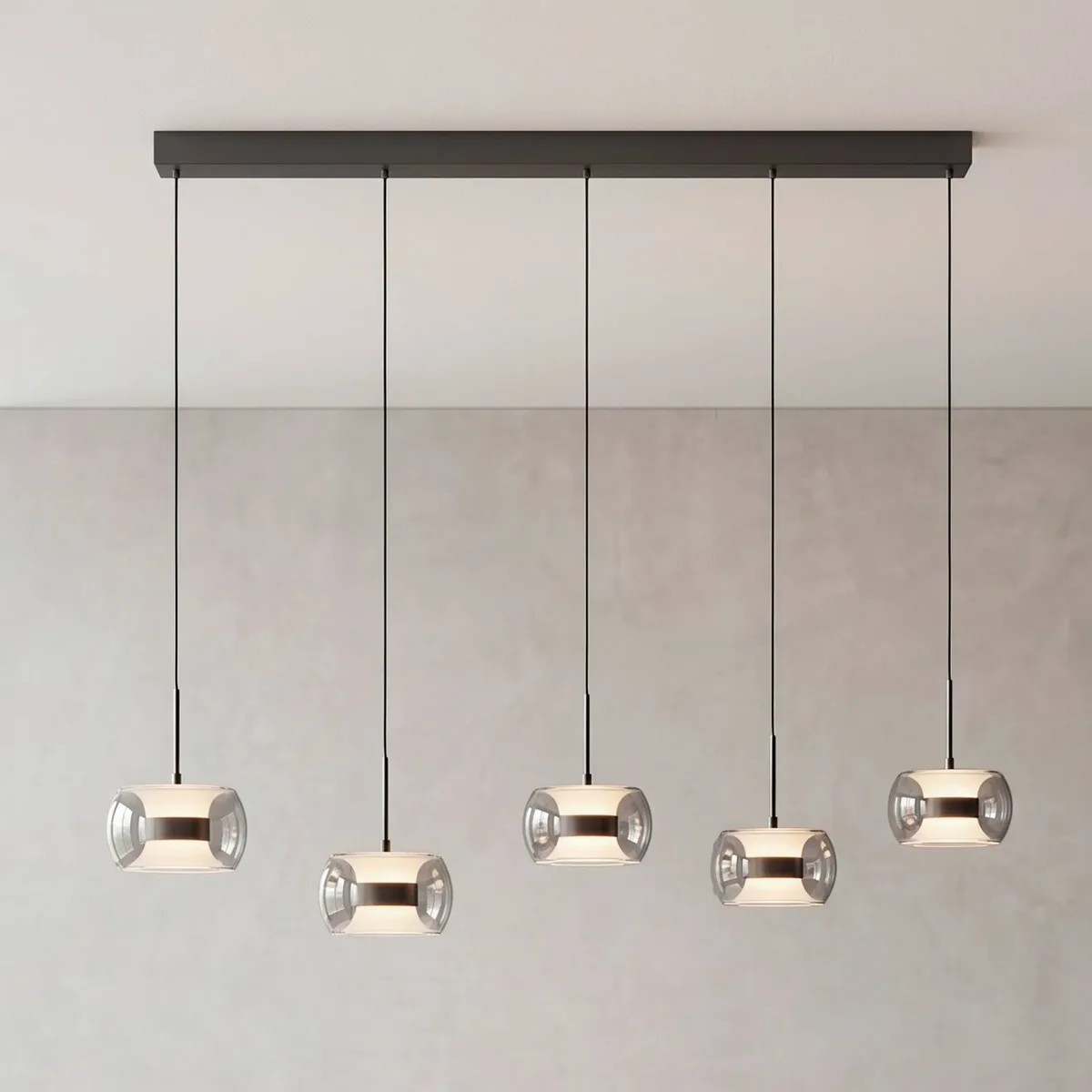 LED hanglamp Fumea, lengte 119 cm, zwart/rookkleurig glas, CCT, 5-lamps de Paul Neuhaus en Noir, Rookgrijs – photo produit