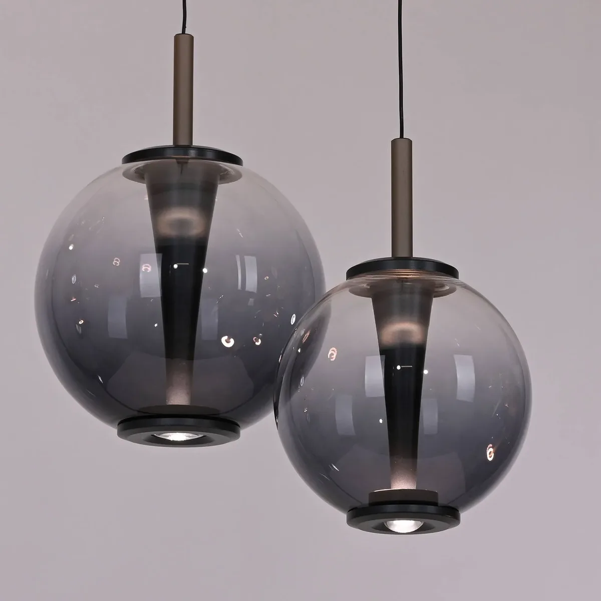 LED hanglamp PURE E-Infinity, grijs/rookgrijs, Ø 50 cm, CCT de Paul Neuhaus en Gris, Rookgrijs – photo produit