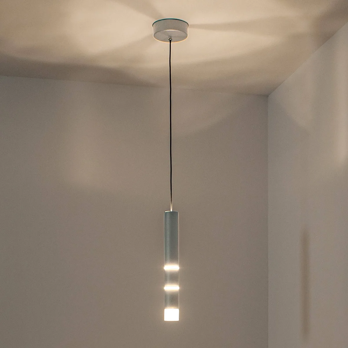 LED hanglamp PURE Vega, een cilinder, aluminium de Paul Neuhaus en Gesatineerd aluminium – photo produit