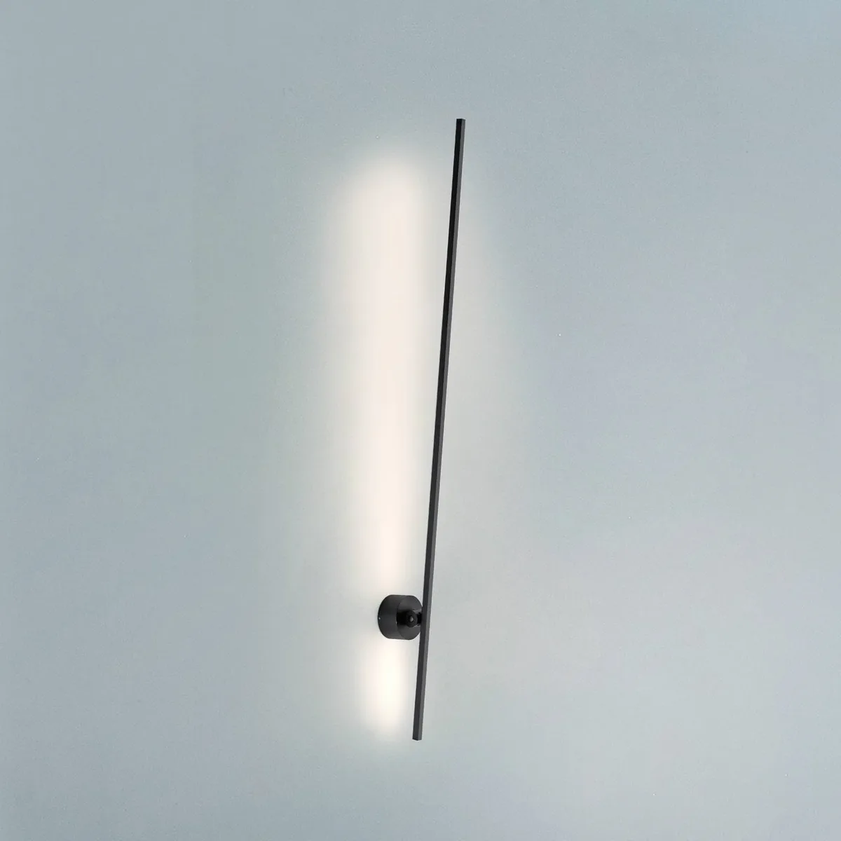 LED wandlamp PURE Grafo, zwart, hoogte 117 cm de Paul Neuhaus en Noir, Blanc – photo produit