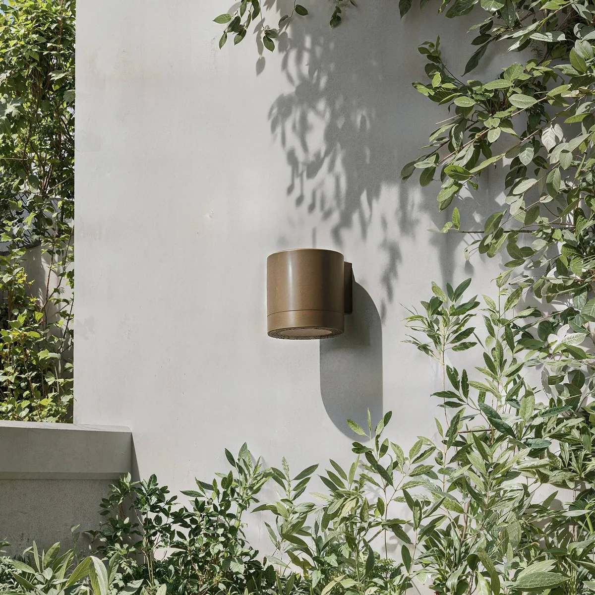 Fylx wall lamp, outdoor lighting, GU10 fitting, weatherproof: IP44, modern design från Philips i Brun – produktbild 2 av 5