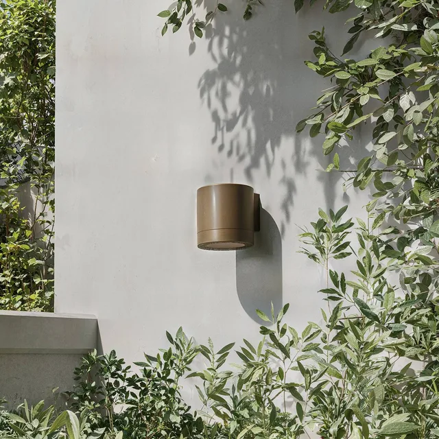 Fylx wall lamp, outdoor lighting, GU10 fitting, weatherproof: IP44, modern design från Philips i Brun – produktbild 2 av 5