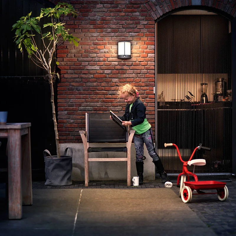 Stock - LED outdoor wandlamp met sensor van Philips in Antraciet, Wit gesatineerd – productfoto