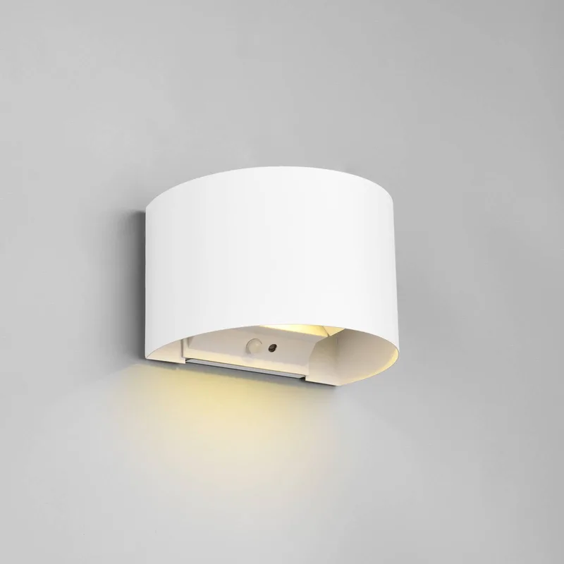 Buitenwandlamp Talent, wit, breedte 16 cm, sensor fra Reality i Wit mat – produktbillede