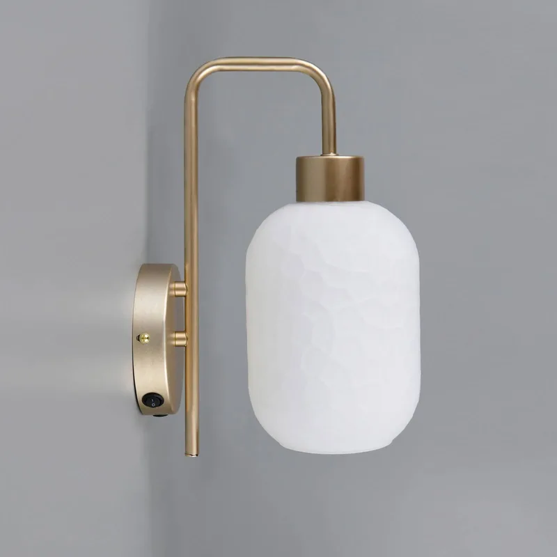 Wandlamp Emelie, goudkleurig/wit, metaal, glas, E27 fra Reality i Guld, Hvid – produktbillede