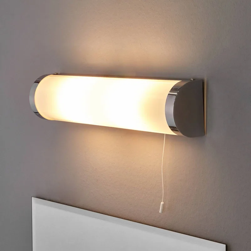 Eenvoudige badkamerlamp Liana IP44 van Searchlight in Wit, Chroom – productfoto