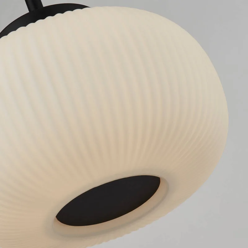 Hängeleuchte Lumina, einflammig von Searchlight in Schwarz, Mat wit – Produktfoto