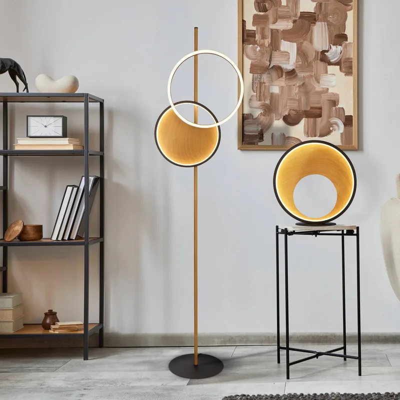 LED vloerlamp Curio, houtlook de Searchlight en Noir, Licht hout – photo produit