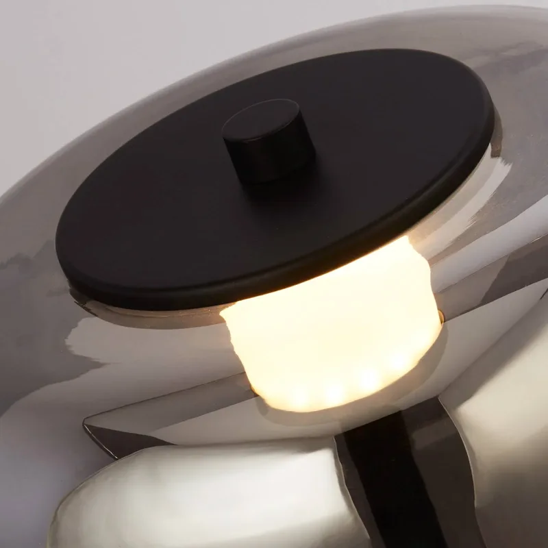 LED-Stehleuchte Frisbee mit Glasschirm von Searchlight in Mat zwart, Rookgrijs – Produktfoto