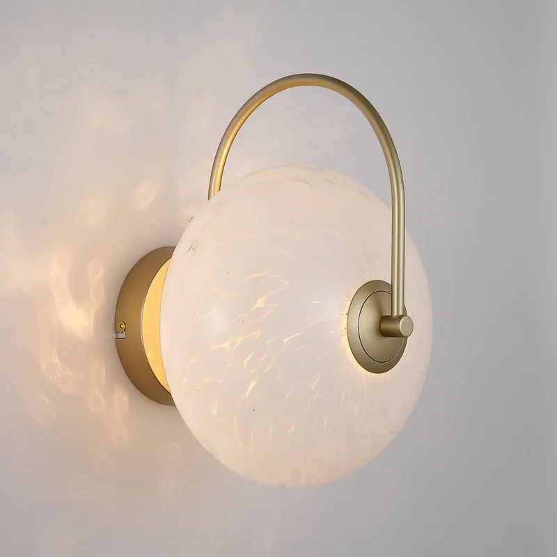 LED wandlamp Confetti, goudkleurig/wit, breedte 25 cm, glas de Searchlight en Blanc, Or – photo produit