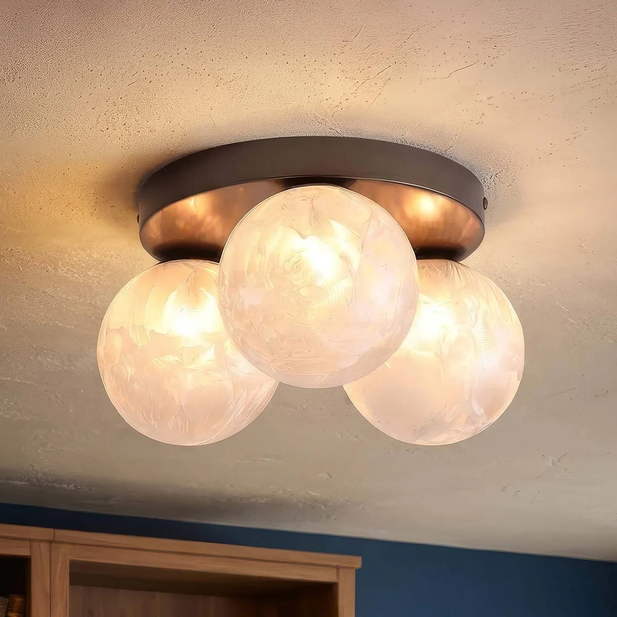 Plafondlamp Frosty, 3-lamps, brons, matglas, G9 fra Searchlight i Bronze, Wit gesatineerd – produktbillede