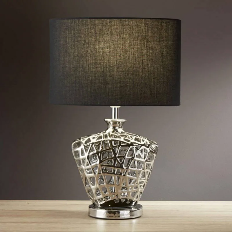 Tafellamp Network met zwart stoffen kap de Searchlight en Noir, Chrome – photo produit