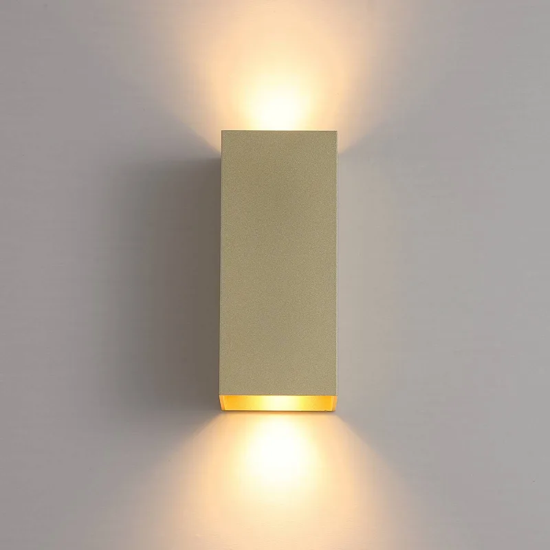 Wandlamp London Square, goudkleurig, hoogte 15 cm, 2-lamps. de Searchlight en Or – photo produit