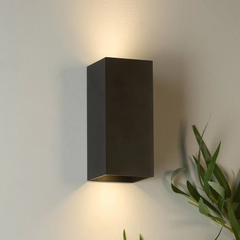 Wandlamp London Square, zwart, hoogte 15 cm, metaal, 2-lamps. de Searchlight en Zandzwart – photo produit