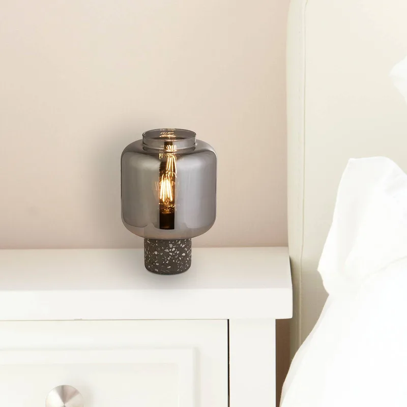 X Vessel tafellamp, grijs / rookgrijs, beton, glas de Searchlight en Gris, Rookgrijs – photo produit