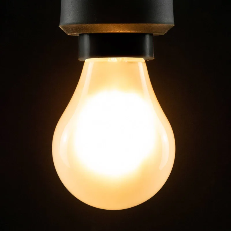 LED-pære E14 3W 2.200K dæmpbar mat fra Segula – produktbillede